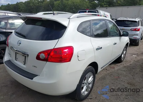 2015 Nissan Rogue Select S z USA, uszkodzony, nr VIN JN8AS5MV3FW261652